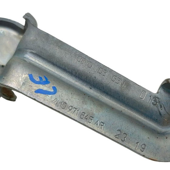 Suporte Traseiro Esquerdo Audi Q8 2020 / 4m0971845ar