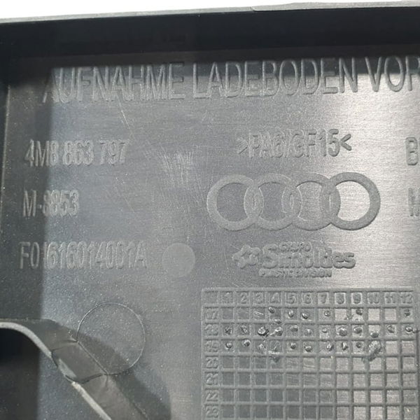 Divisória Porta-malas (arranhados) Audi Q8 2020 /4m8863797 Preto
