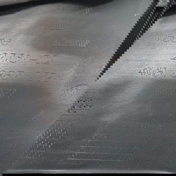 Acabamento Coluna Central L/esq Audi Q8 2020 /4m8867239a