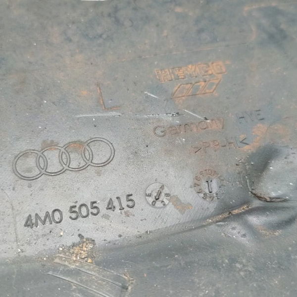 Acabamento Plástico Bandeja Traseira Esquerda Audi Q8 2020 - Preto - Animal Print