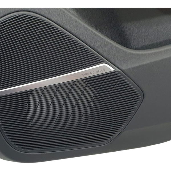 Forro De Porta Traseiro Direito Audi Q8 2020 /4m8867318