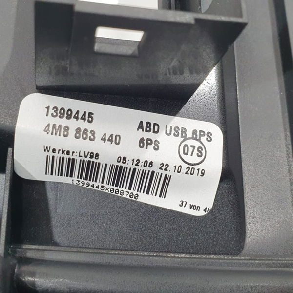 Moldura Console Traseiro Audi Q8 2020 /4m8864147