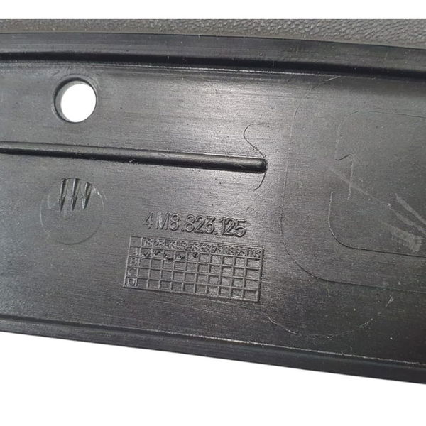 Vedação Interna Capô L/esquerdo Audi Q8 2020 /4m8823125