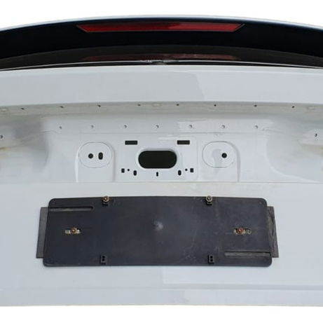 Tampa Traseira Porta-malas Audi Q8 2020 Branco