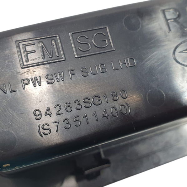 Moldura Botão Vidro Dianteiro Direito Subaru Foresterxt 2018