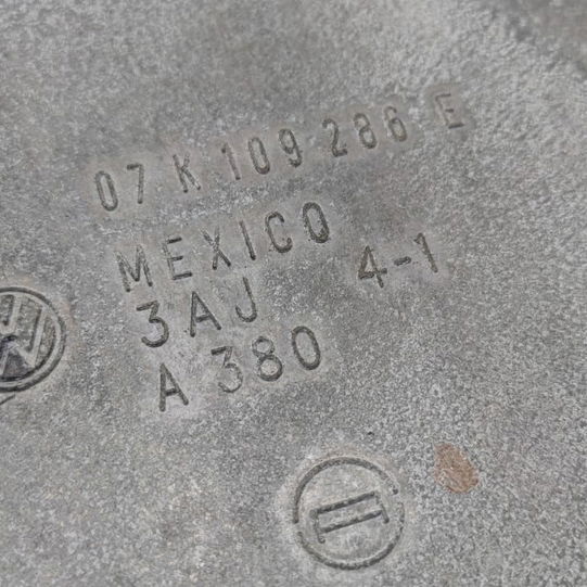 Tampa Lateral Superior Motor Jetta 2.5 20v 2011