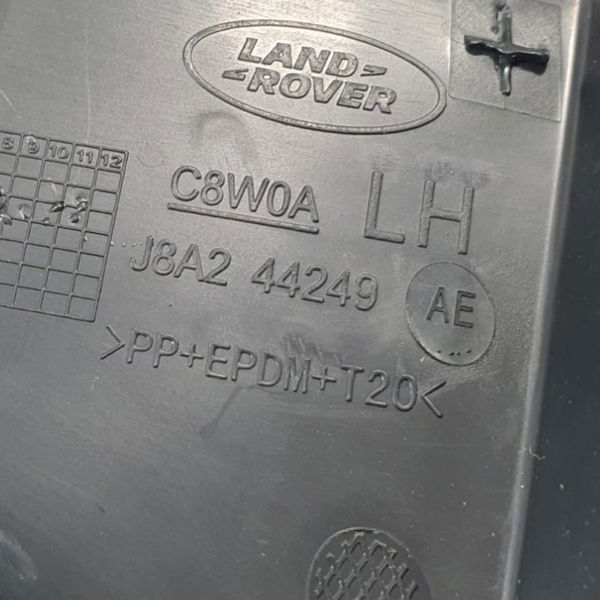 Acabamento Lanterna Traseira Esq Range Rover Velar P300 2020 Esquerdo Preto