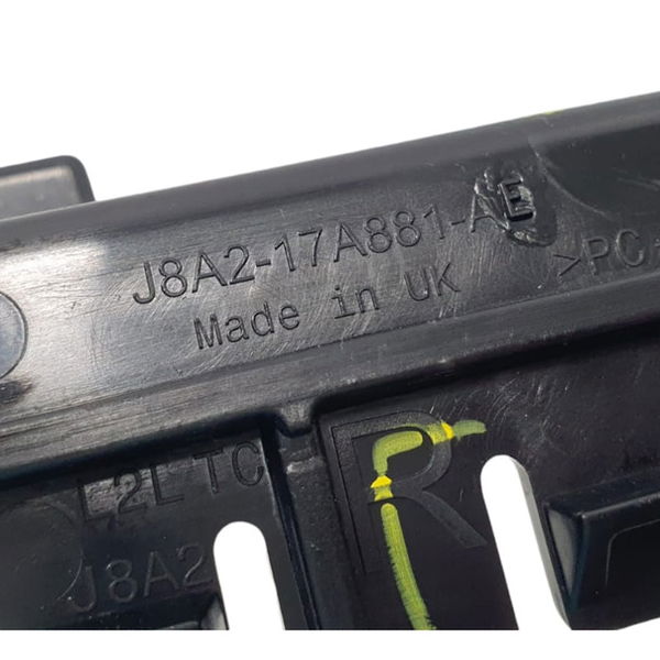 Guia Parachoque Traseiro L/dir. Range Rover Velar P300 2020