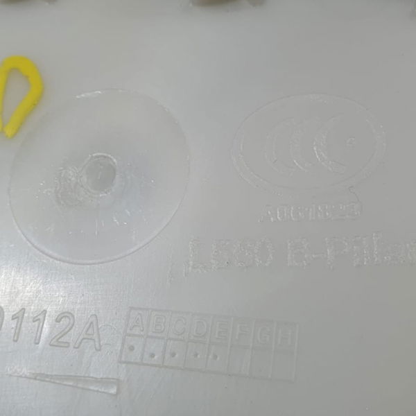 Acabamento Central Coluna L/dir. Range Rover Velar P300 2020