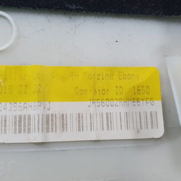 Acabamento Central Coluna L/dir. Range Rover Velar P300 2020