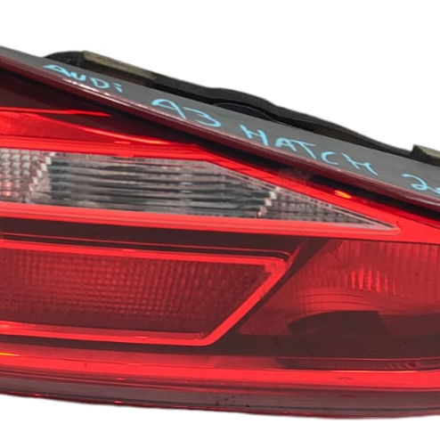 Lanterna Tampa Traseira  L/d Audi A3 Hatch 2016 Direito Vermelho