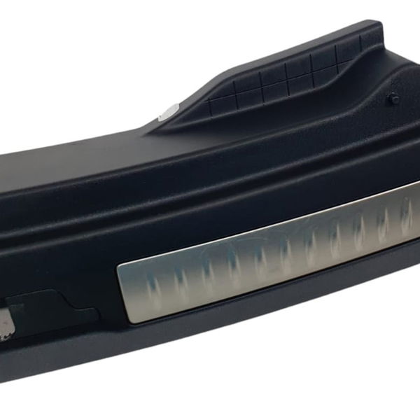 Moldura Soleira Porta-malas Range Rover Velar P300 2020 Preto