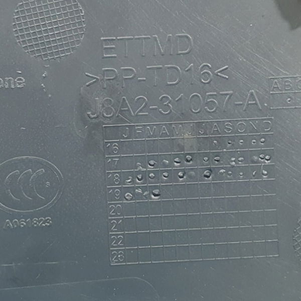 Acabamento Coluna Central L/esq Range Rover Velar P300 2020