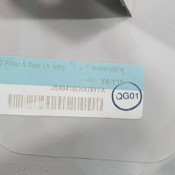 Moldura Coluna Traseira Direita Range Rover Sport Hse 2020