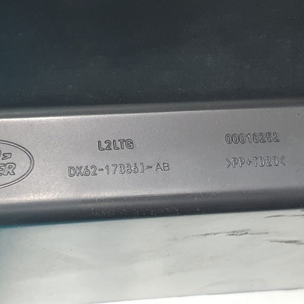 Suporte Guia Central Parachoque Tras. Range Rover Sport 2020