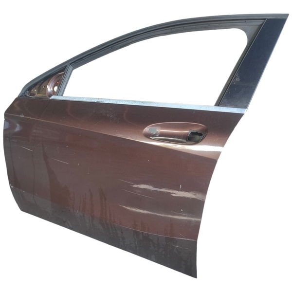 Porta Dianteira Esquerda Mercedes A200 2015 (c/detalhe) Dianteira Esquerda Marrom