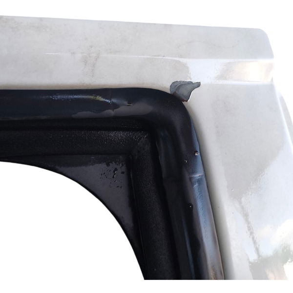 Porta Traseira Direita Amarok 2014 (avaria) Traseira Direita Branco