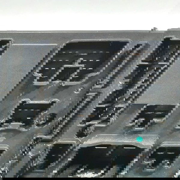 Caixa De Fusível Mitsubishi Lancer Ralliart 2012 (detalhes)