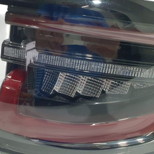 Lanterna Traseira Direita Lr Discovery Sport 2022 Direito/passageiro Vermelho