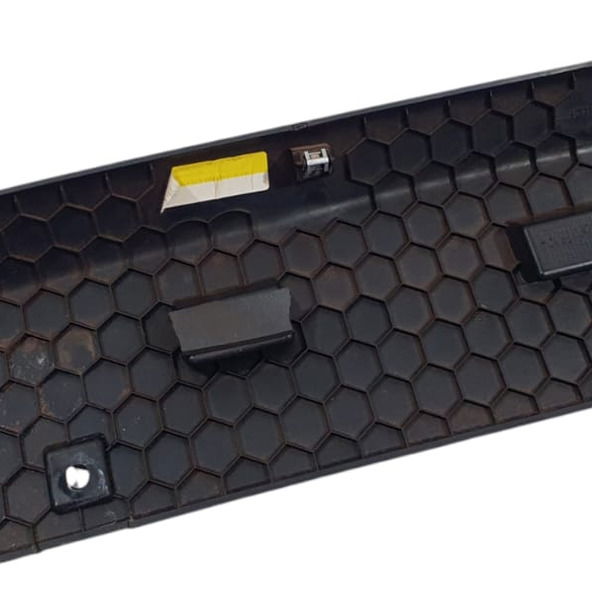 Acabamento Inferior Painel Direito Lr Discovery Sport 2022 Pre Listras