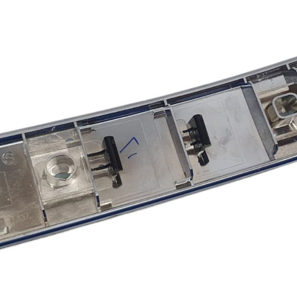 Acabamento Puxador Porta Tras Esq Lr Discovery Sport 2022 - Traseira - Direita - Prateado