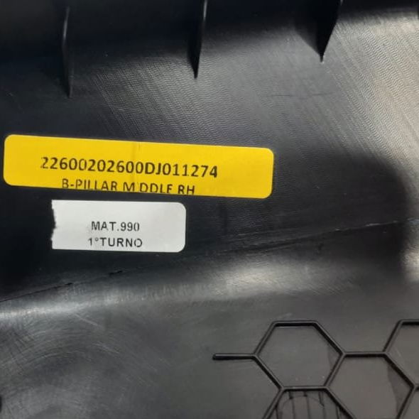 Acabamento Coluna Inferior Direita Rampage 2024 - Preto - Listras