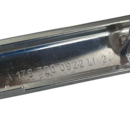 Friso Porta Traseira Esquerda Mercedes Mercedes A200 2016 - Prateado