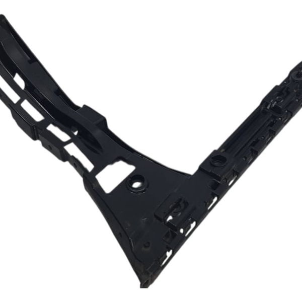 Guia Parachoque Traseiro Esquerdo C200 2016