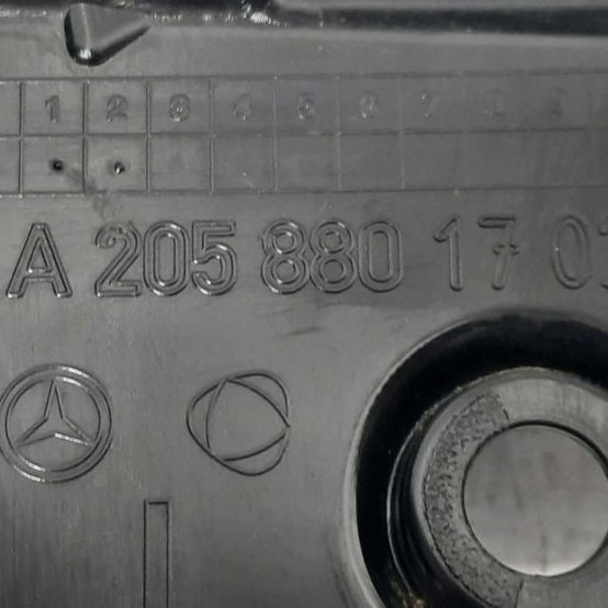 Guia Parachoque Traseiro Esquerdo C200 2016