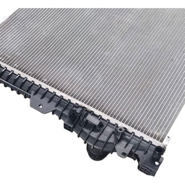 Radiador Água Range Rover Evoque 2.0 Gasolina 2018 (detalhe)