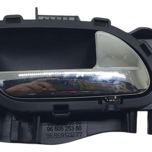 Maçaneta Interna Traseira Direita Peugeot 308 2015 Preto Traseira