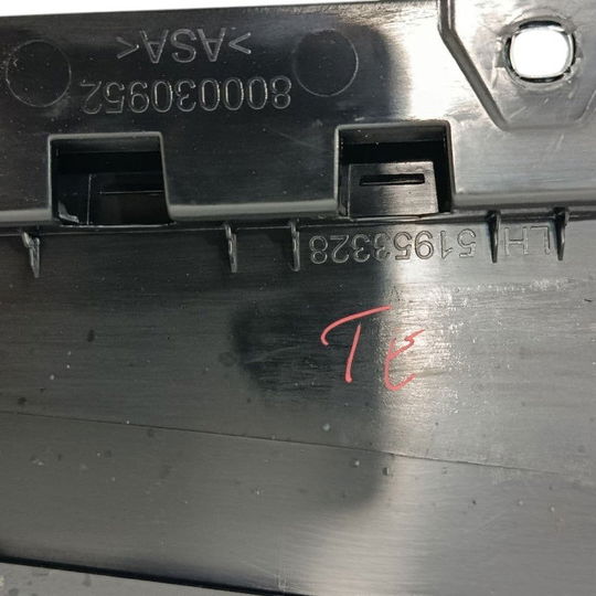 Moldura Acabamento Porta Traseira Esq Jeep Renegade T27 2023 Preto