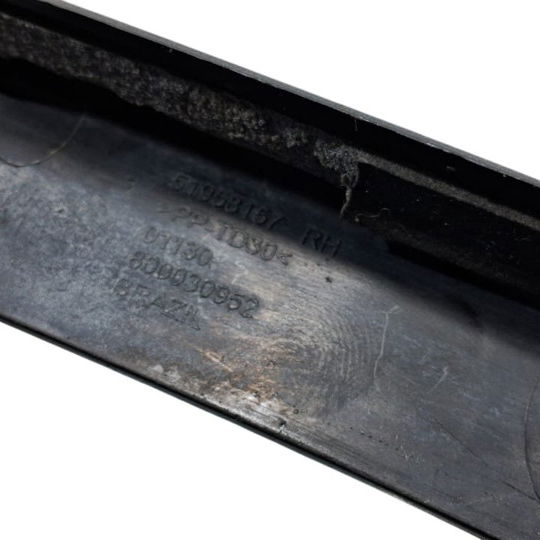 Moldura Paralama Traseiro Direito Jeep Renegade T270 2023 - Preto