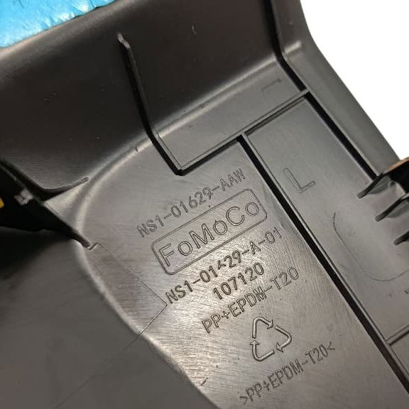 Acabamento Esquerdo Painel Ford Territory 1.5 2025 - Preto - Listras