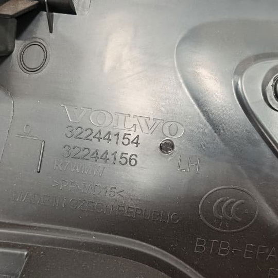 Suporte Tampão Bagagito Esquerdo Volvo Xc40 2018 2.0 Preto