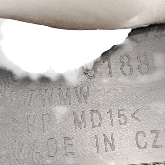 Moldura Banco Traseiro Esquerdo Volvo Xc40 2018 2.0 Preto