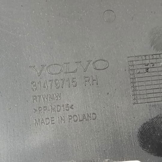 Acabamento Coluna Posterior Direita Volvo Xc40 2018 2.0 - Preto