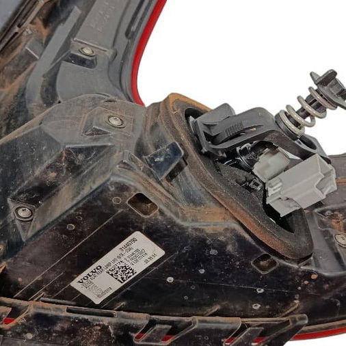 Lanterna Traseira Esquerda Volvo Xc40 2018 2.0 Esquerdo/motorista Vermelho