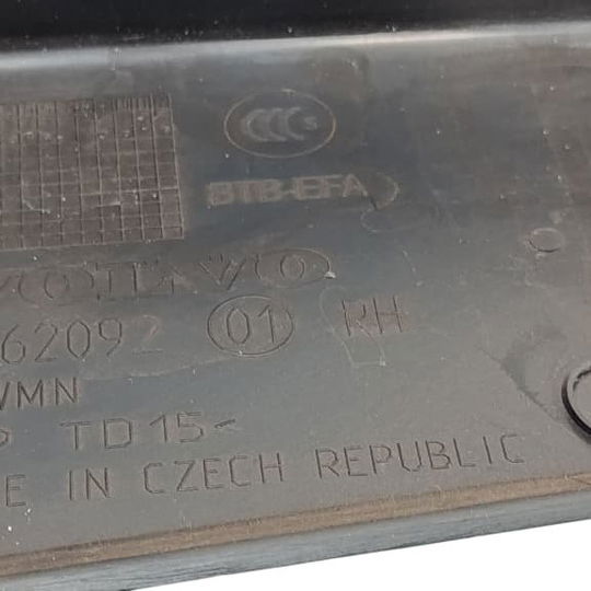 Moldura Esquerda Tampa Porta Malas Volvo Xc40 2018 2.0