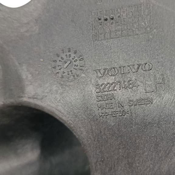 Guia Parachoque Traseiro Esquerdo Volvo Xc40 2.0 2018