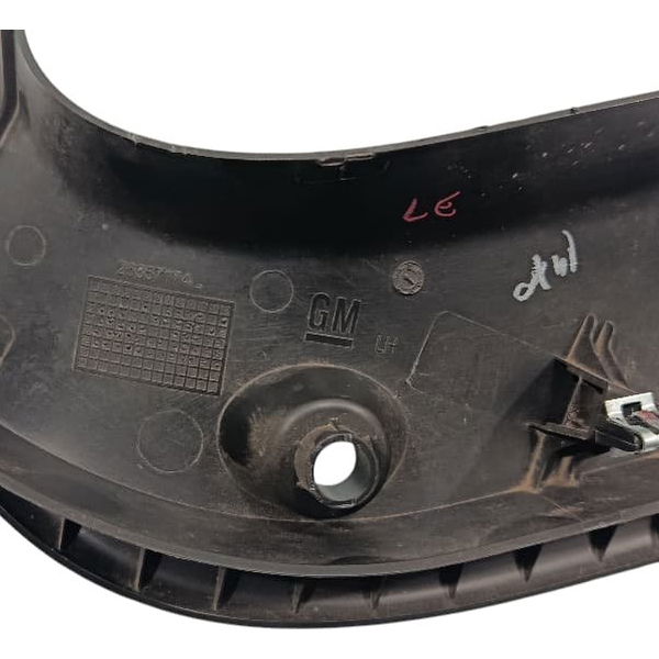 Moldura Interna Tampa Tras. Esq. Chevrolet Tracker 1.2 2023