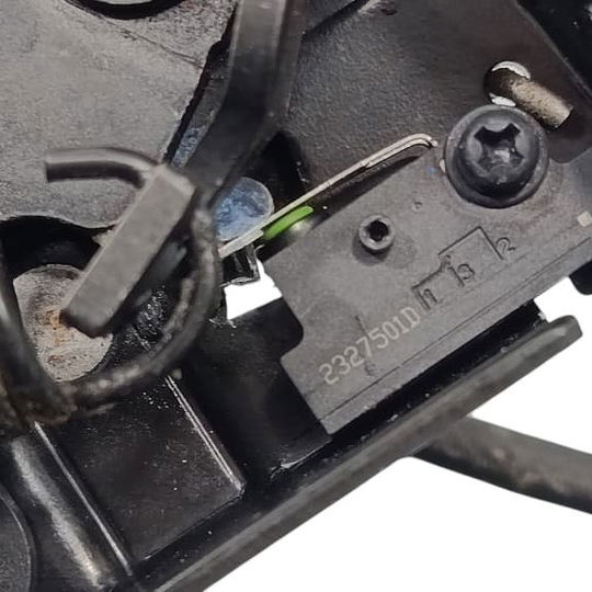 Fechadura Abertura Capô Dianteiro Chevrolet Tracker 1.2 2023