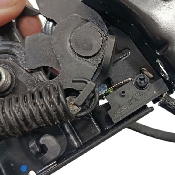 Fechadura Abertura Capô Dianteiro Chevrolet Tracker 1.2 2023