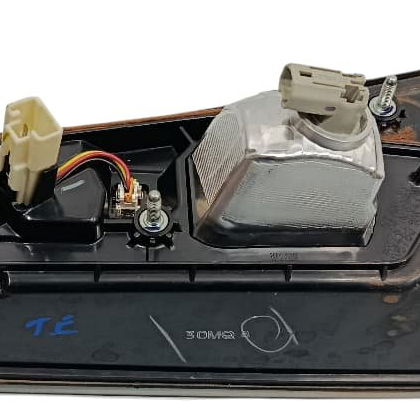 Lanterna Traseira Esquerda Mala Corolla Cross Hybrid 23/24 Esquerdo/motorista Vermelho