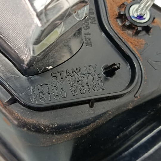 Lanterna Traseira Esquerda Mala Corolla Cross Hybrid 23/24 Esquerdo/motorista Vermelho