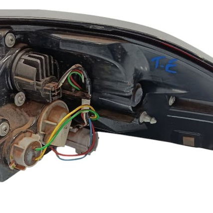 Lanterna Traseira Esquerda Corolla Cross Hybrid 23/24 Vermelho Esquerdo/motorista