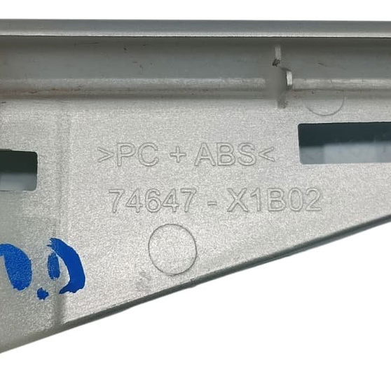 Acabamento Porta Dianteira Dir. Corolla Cross Hybrid 23/24 - Dianteira - Direita - Cinza