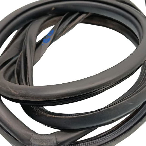 Borracha Porta Dianteira Direita Corolla Cross Hybrid 23/24 Preto