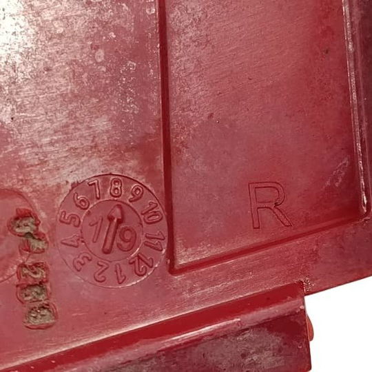 Olho De Gato Traseiro Direito Honda Hrv Touring 1.5 2020 Vermelho