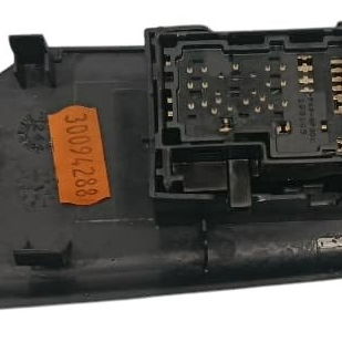 Botão Vidro Elétrico Traseiro Direito Toyota Sw4 Gr 2024